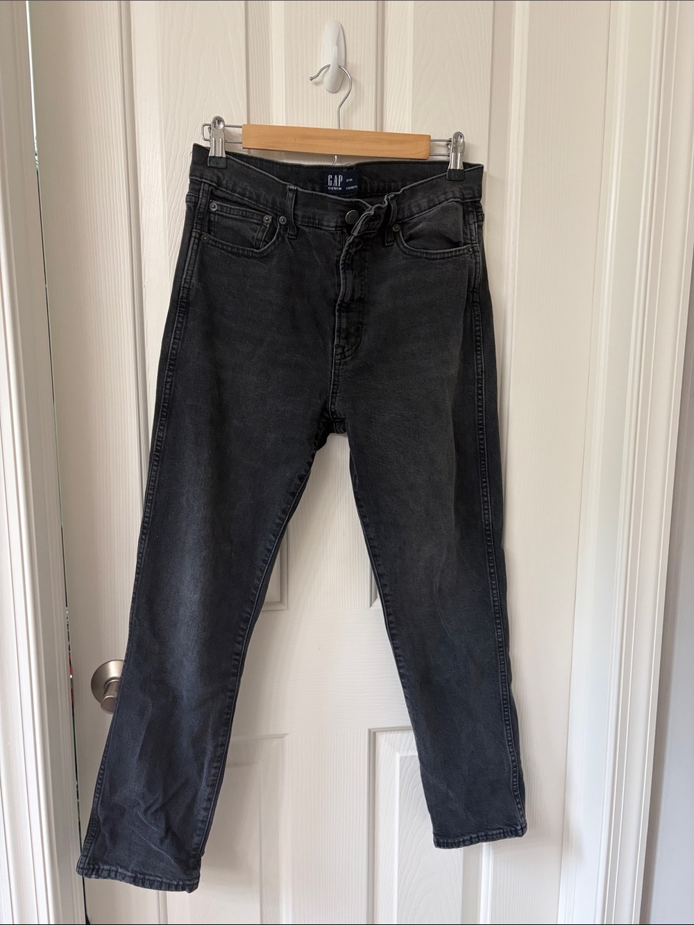 GAP Women’s Slim Straight “cigarette”Jeans